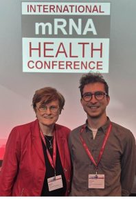 Image of Graduate Student Jacobus Burger meeting with Prof Katalin Kariko at the mRNA Health Conference in Berlin.
